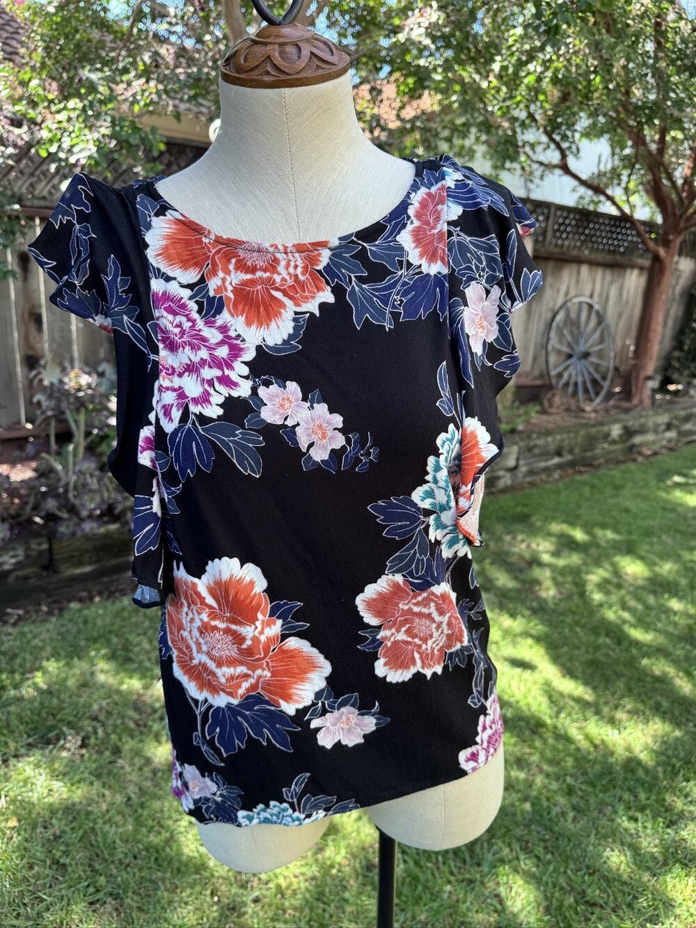 14th & Union Women's S Floral Flutter Sleeve Blouse Keyhole Neck Ruffle Rayon